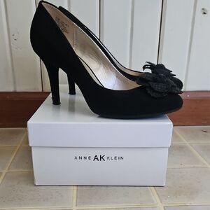 Anne Klein Black Heels with Sleek Design